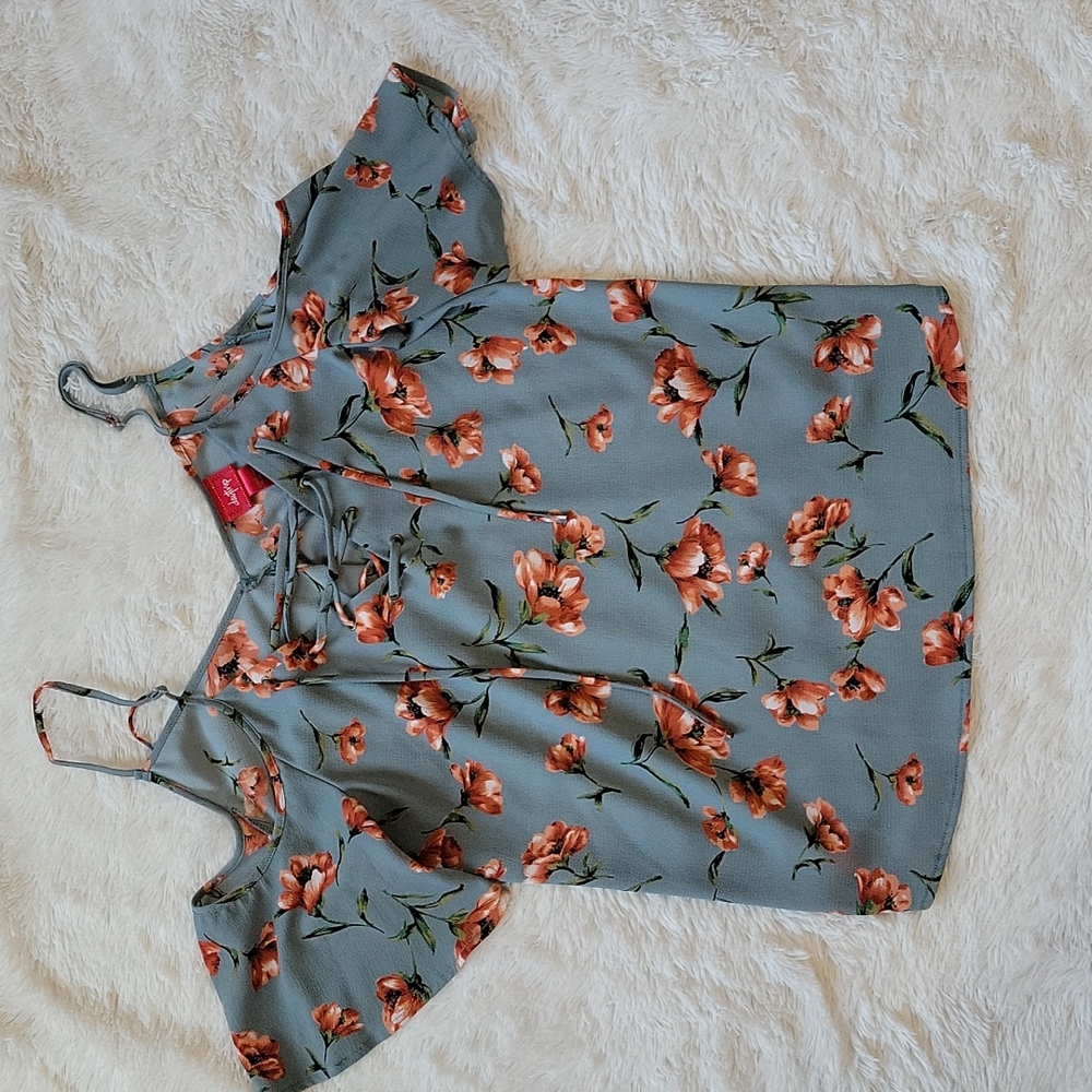 Floral cold shoulder top, size medium